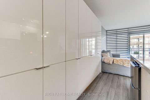 Photo 13 at 829 - 10 Capreol Court, Waterfront Communities C1, Toronto