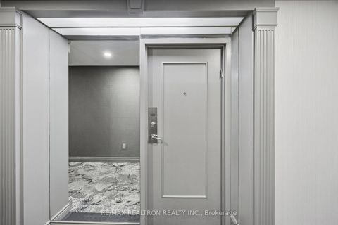 Photo 1 at 801 - 7300 Yonge Street, Yorkhill, Vaughan