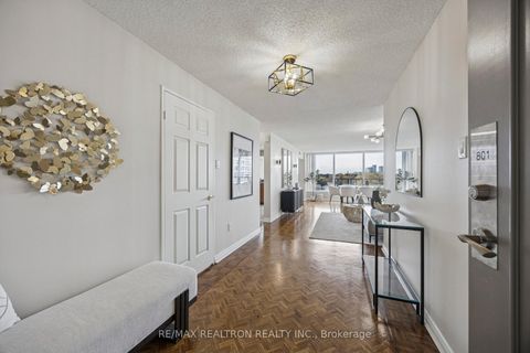 Photo 2 at 801 - 7300 Yonge Street, Yorkhill, Vaughan