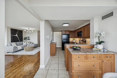 Photo 17 at 801 - 7300 Yonge Street, Yorkhill, Vaughan