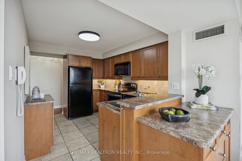 Photo 18 at 801 - 7300 Yonge Street, Yorkhill, Vaughan