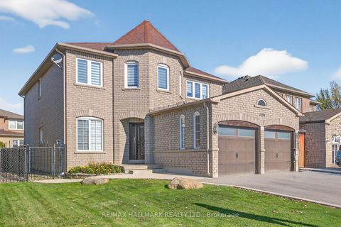 Photo 2 at 50 Coalbrook Court, East Woodbridge, Vaughan