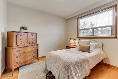 Photo 28 at 234 Maple Leaf Drive, Rustic, Toronto