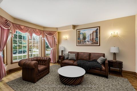 Photo 4 at 24 Whalen Court, Westbrook, Richmond Hill