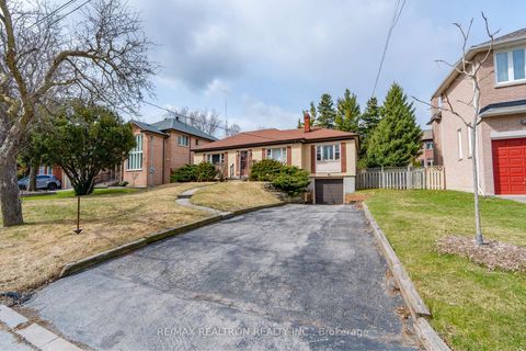 Photo 1 at 30 Lawnview Drive, Willowdale East, Toronto