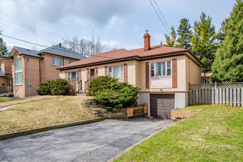 Photo 2 at 30 Lawnview Drive, Willowdale East, Toronto