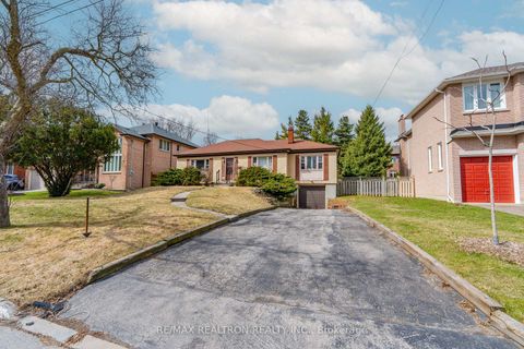 Photo 7 at 30 Lawnview Drive, Willowdale East, Toronto