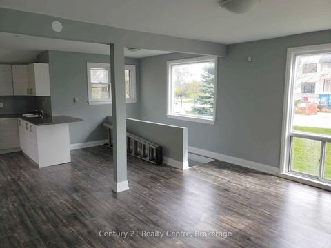 Photo 2 at 1491 Pembroke Drive, CP College Park, Oakville