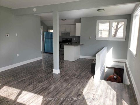 Photo 3 at 1491 Pembroke Drive, CP College Park, Oakville