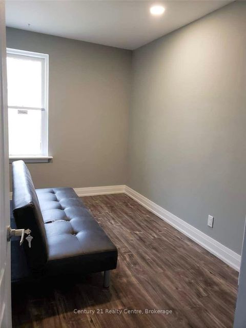 Photo 7 at 1491 Pembroke Drive, CP College Park, Oakville