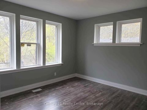 Photo 9 at 1491 Pembroke Drive, CP College Park, Oakville