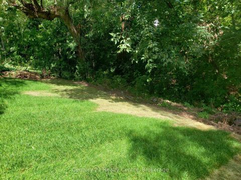 Photo 12 at 1491 Pembroke Drive, CP College Park, Oakville