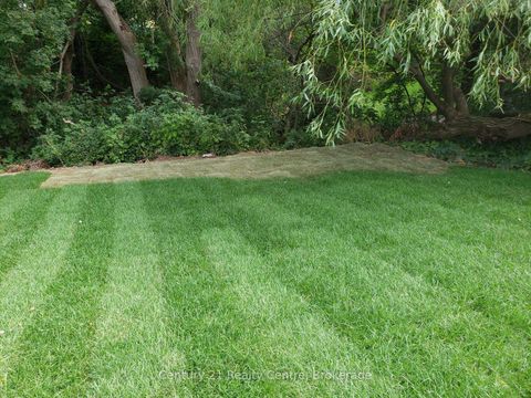 Photo 13 at 1491 Pembroke Drive, CP College Park, Oakville