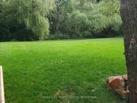 Photo 15 at 1491 Pembroke Drive, CP College Park, Oakville