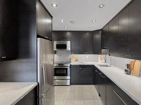 Photo 7 at PH09 - 80 Coe Hill Drive, Swansea, Toronto