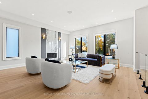 Photo 2 at 422 Hounslow Avenue, Willowdale West, Toronto