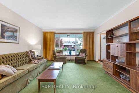 Photo 6 at 28 Aviemore Drive, Humber Summit, Toronto