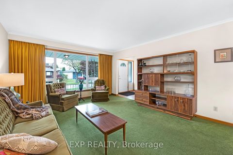 Photo 7 at 28 Aviemore Drive, Humber Summit, Toronto