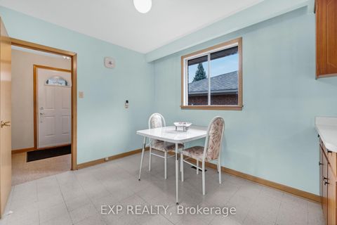 Photo 11 at 28 Aviemore Drive, Humber Summit, Toronto