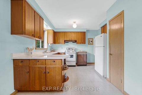 Photo 12 at 28 Aviemore Drive, Humber Summit, Toronto