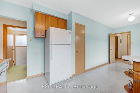 Photo 15 at 28 Aviemore Drive, Humber Summit, Toronto