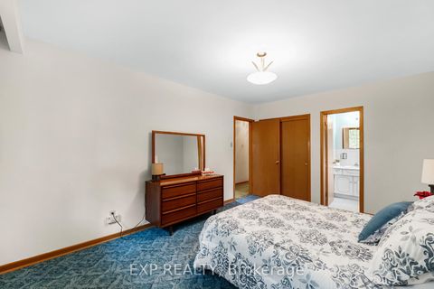 Photo 18 at 28 Aviemore Drive, Humber Summit, Toronto