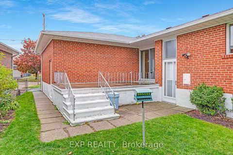 Photo 37 at 28 Aviemore Drive, Humber Summit, Toronto