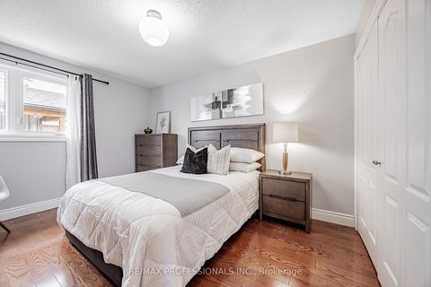 Photo 11 at 108 Avening Drive, Clairville, Toronto