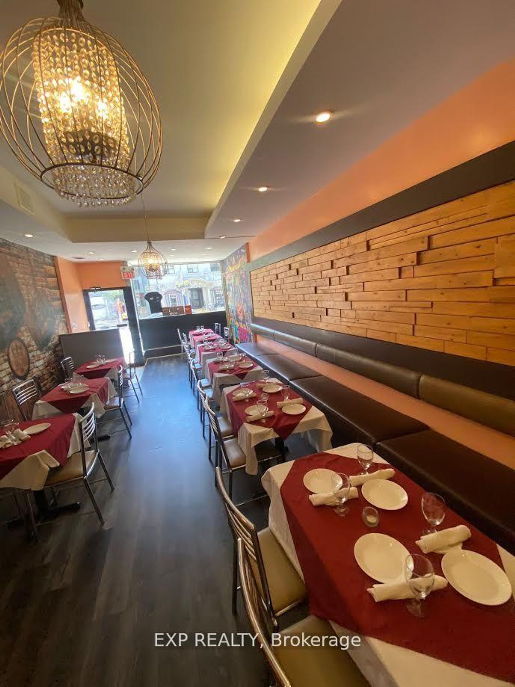 606 Bloor Street W, Annex, Toronto photo number 2