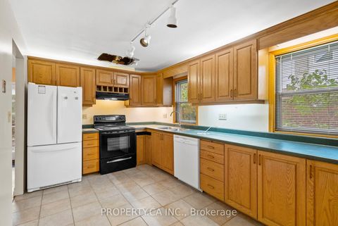 Photo 6 at 3 Ambleside Avenue, Queensway, Toronto