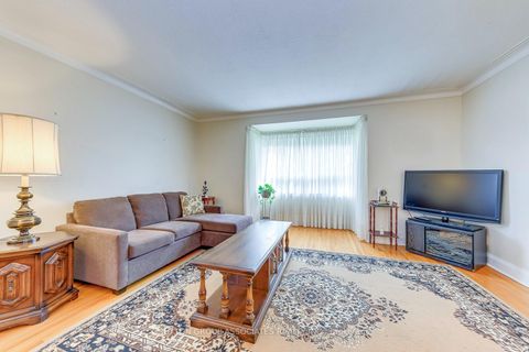 Photo 2 at 136 Anthony Road, CFB, Toronto