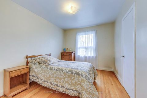 Photo 6 at 136 Anthony Road, CFB, Toronto
