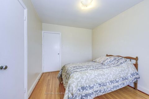Photo 7 at 136 Anthony Road, CFB, Toronto