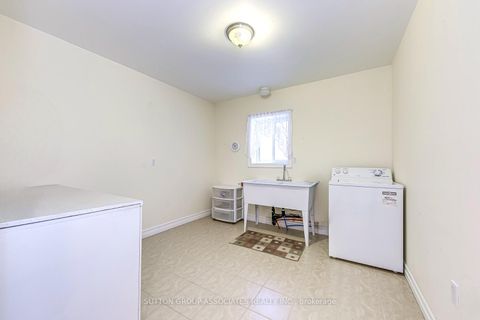 Photo 10 at 136 Anthony Road, CFB, Toronto