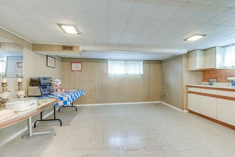 Photo 12 at 136 Anthony Road, CFB, Toronto