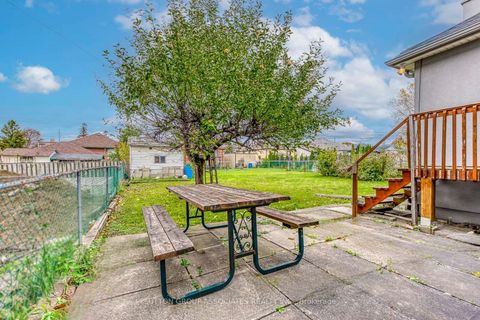 Photo 15 at 136 Anthony Road, CFB, Toronto