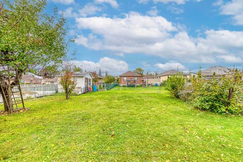 Photo 17 at 136 Anthony Road, CFB, Toronto