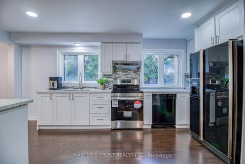 Photo 4 at 20 Valhalla Court, Aurora Village, Aurora