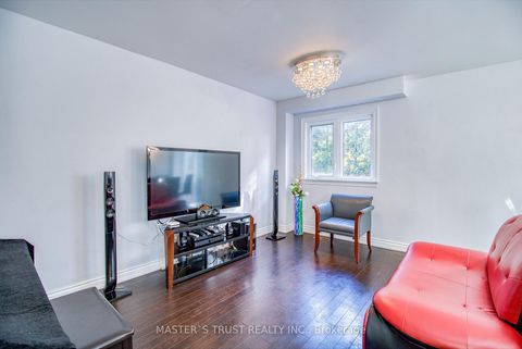 Photo 7 at 20 Valhalla Court, Aurora Village, Aurora