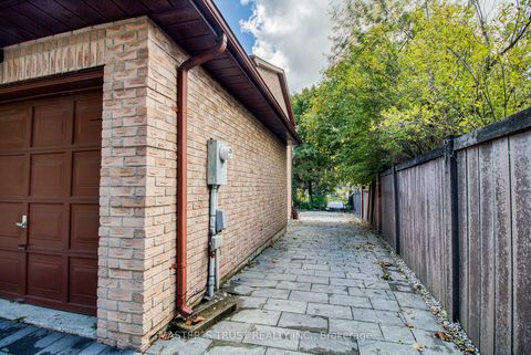 Photo 19 at 20 Valhalla Court, Aurora Village, Aurora