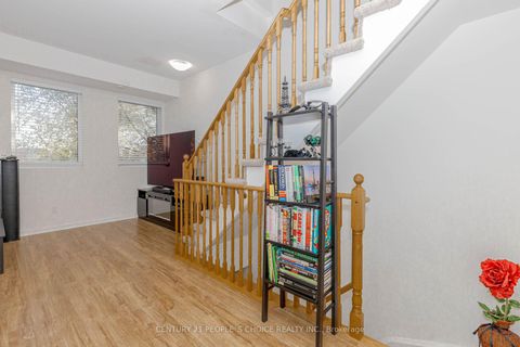 Photo 9 at 57 - 68 Winston Park Boulevard, CFB, Toronto