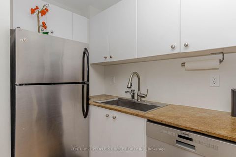 Photo 15 at 57 - 68 Winston Park Boulevard, CFB, Toronto