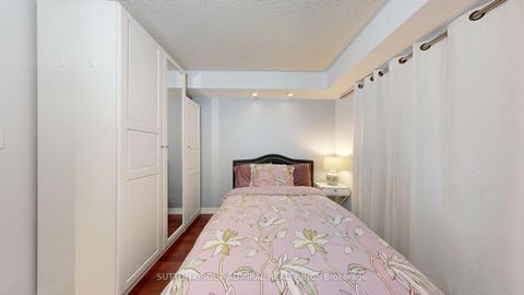 Photo 12 at 201 - 633 Bay Street, Bay Street Corridor, Toronto