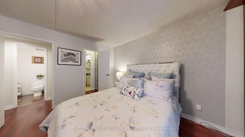 Photo 15 at 201 - 633 Bay Street, Bay Street Corridor, Toronto