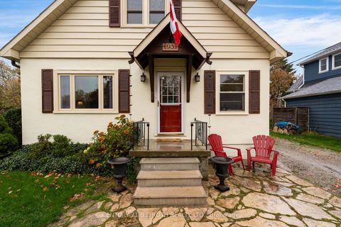 Photo 1 at 93 Catherine Street, Aurora Village, Aurora