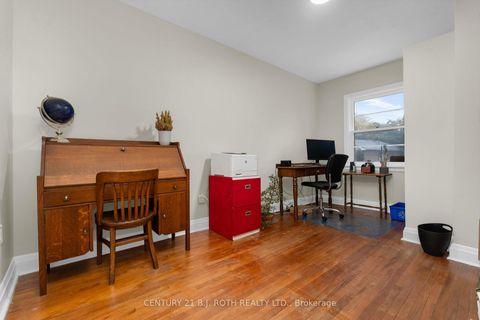 Photo 4 at 93 Catherine Street, Aurora Village, Aurora