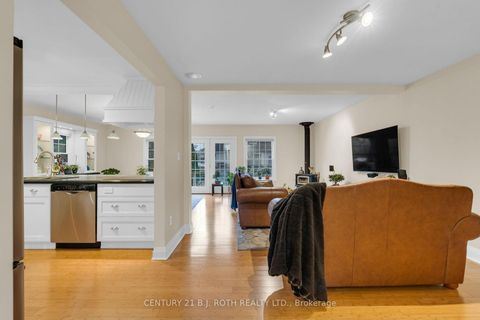 Photo 6 at 93 Catherine Street, Aurora Village, Aurora