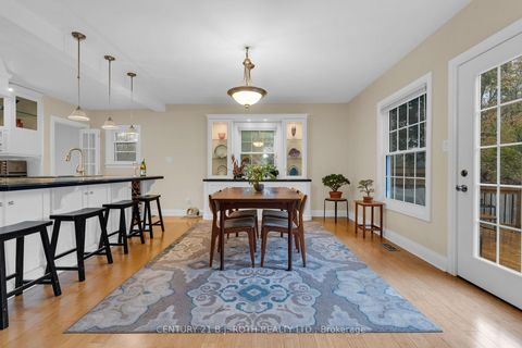 Photo 10 at 93 Catherine Street, Aurora Village, Aurora