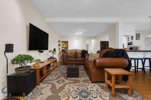 Photo 12 at 93 Catherine Street, Aurora Village, Aurora