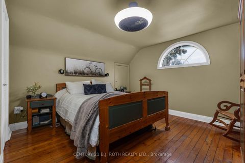 Photo 13 at 93 Catherine Street, Aurora Village, Aurora